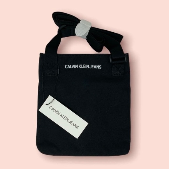 Brand New Calvin Klein Jeans Unisex Small Canvas Crossbody Bag In Black - Picture 1 of 10